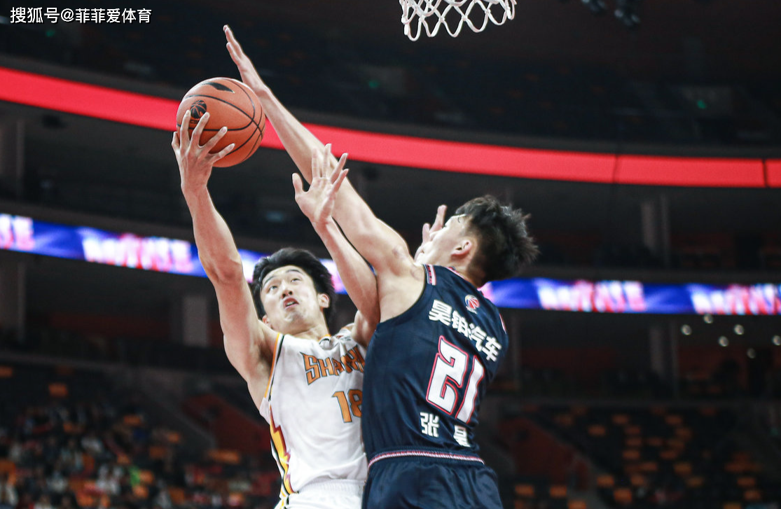 爱游戏体育-包含赛后巴塞罗那备战CBA常规赛，再遭质疑细节曝光，压力陡增，临场指挥获称赞的词条